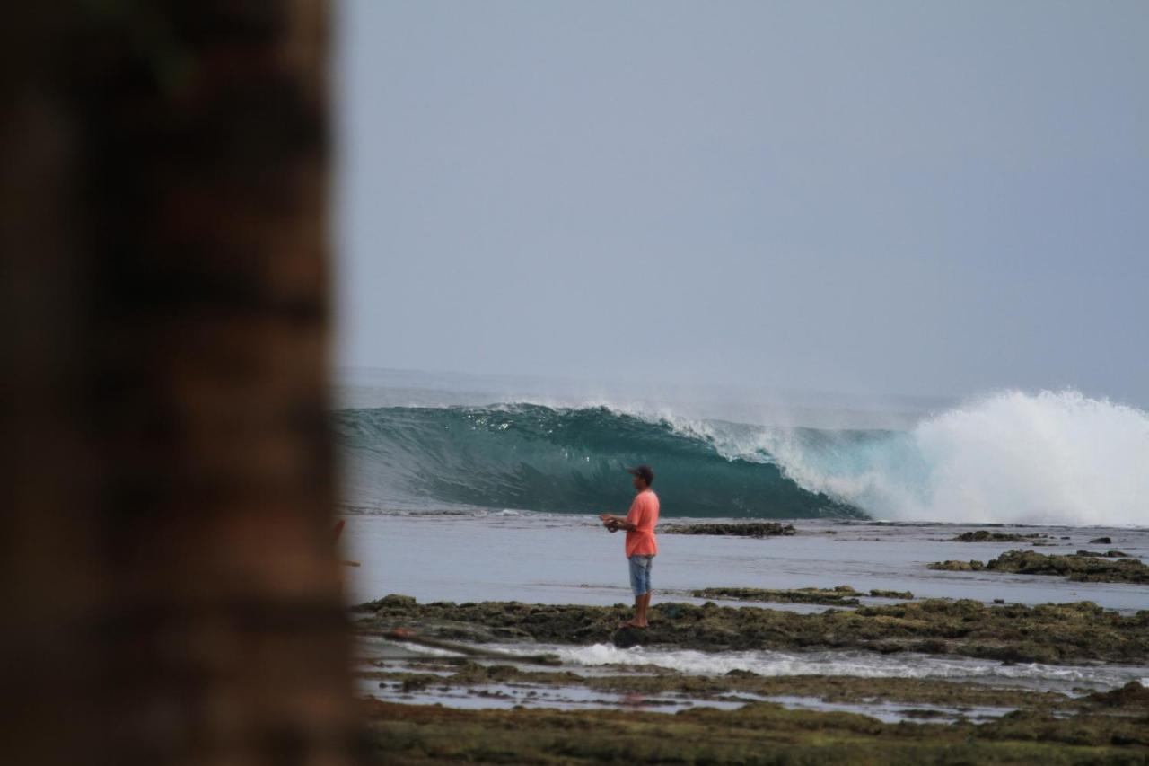 Hotel Oseda Nias Surf House à Hilibotodane Extérieur photo