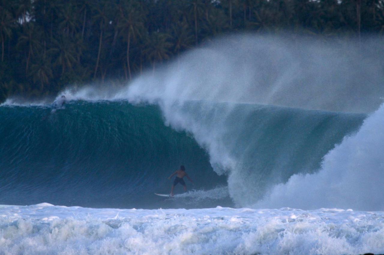 Hotel Oseda Nias Surf House à Hilibotodane Extérieur photo